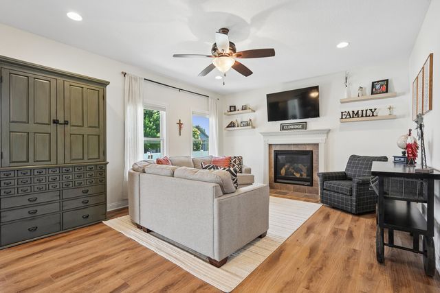 851 Stonebridge Circle, Eldridge, IA 52748