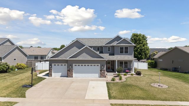 851 Stonebridge Circle, Eldridge, IA 52748