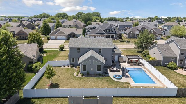 851 Stonebridge Circle, Eldridge, IA 52748