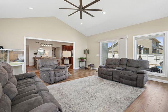 851 Stonebridge Circle, Eldridge, IA 52748