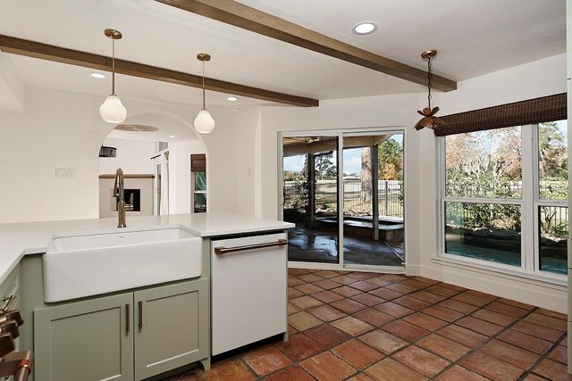 15 Crinkleroot Court, The Woodlands, TX 77380