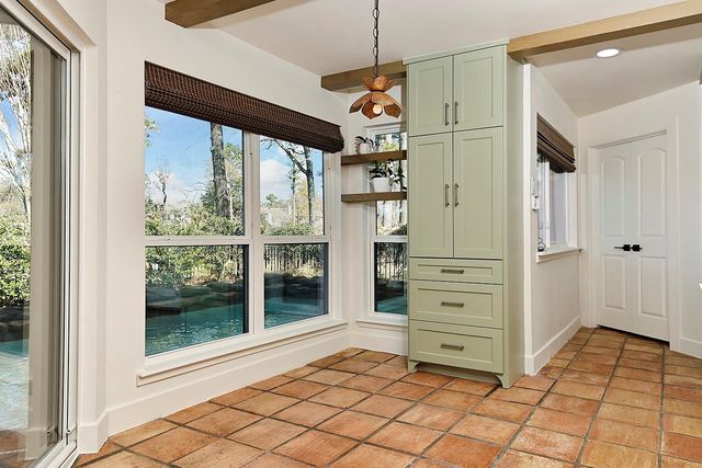 15 Crinkleroot Court, The Woodlands, TX 77380