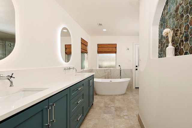 15 Crinkleroot Court, The Woodlands, TX 77380