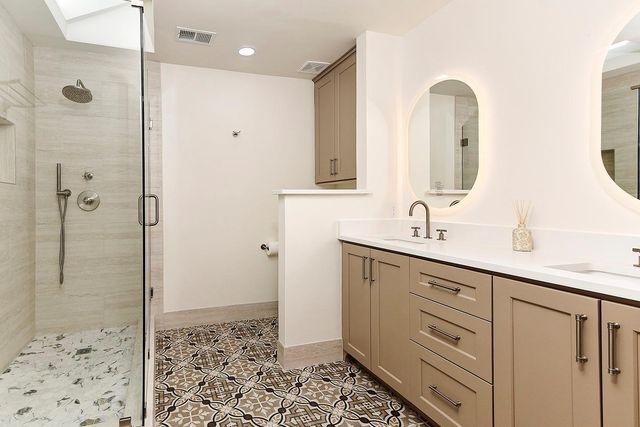 15 Crinkleroot Court, The Woodlands, TX 77380