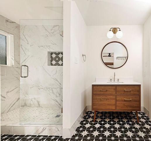 15 Crinkleroot Court, The Woodlands, TX 77380