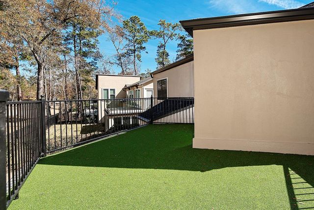 15 Crinkleroot Court, The Woodlands, TX 77380