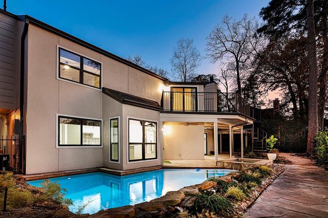 15 Crinkleroot Court, The Woodlands, TX 77380