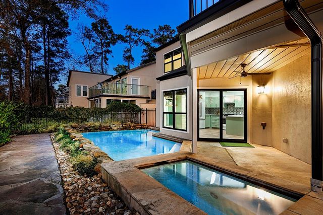 15 Crinkleroot Court, The Woodlands, TX 77380