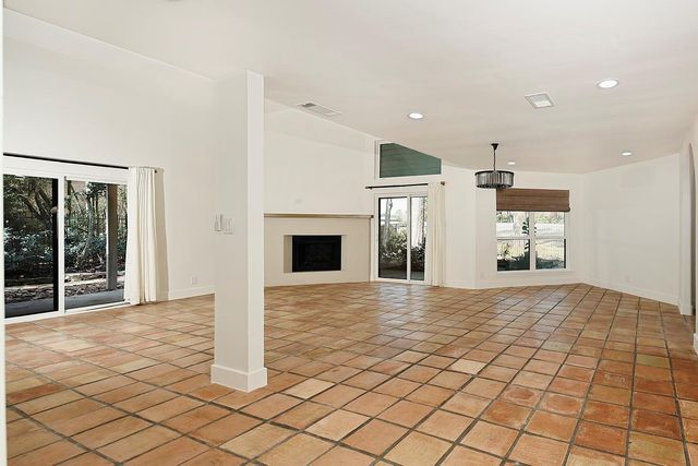 15 Crinkleroot Court, The Woodlands, TX 77380