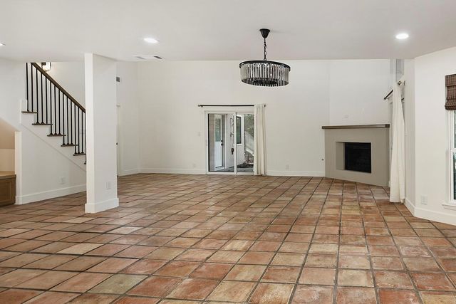 15 Crinkleroot Court, The Woodlands, TX 77380