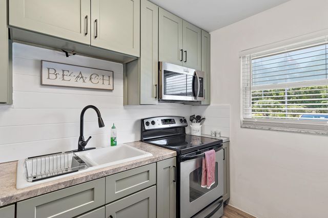 3857 Indian Trail 108, Destin, FL 32541