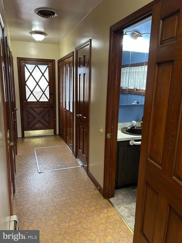 34 MAIN ST AUBURN, Swedesboro, NJ 08085