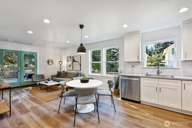 8809 12th Avenue NE, Seattle, WA 98115
