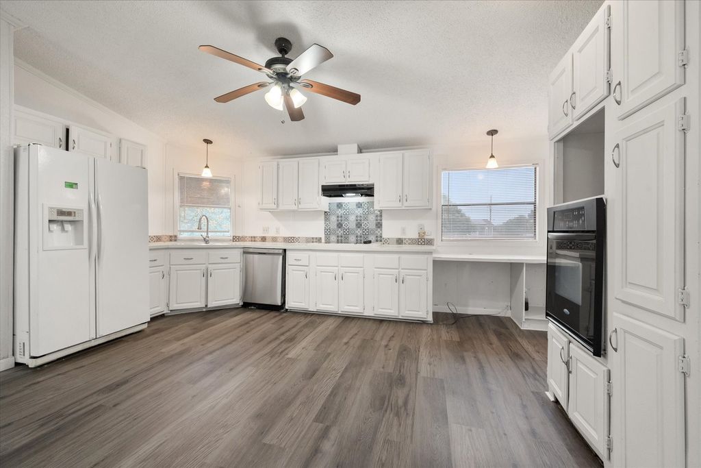 1308 Vinewood Drive, Mansfield, TX 76063
