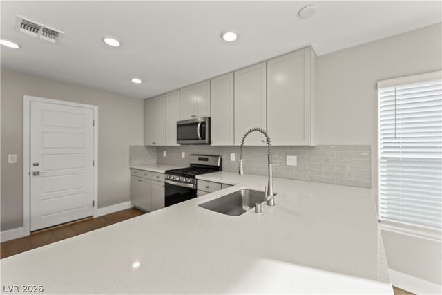 7023 Wildhorse Creek Street, North Las Vegas, NV 89086