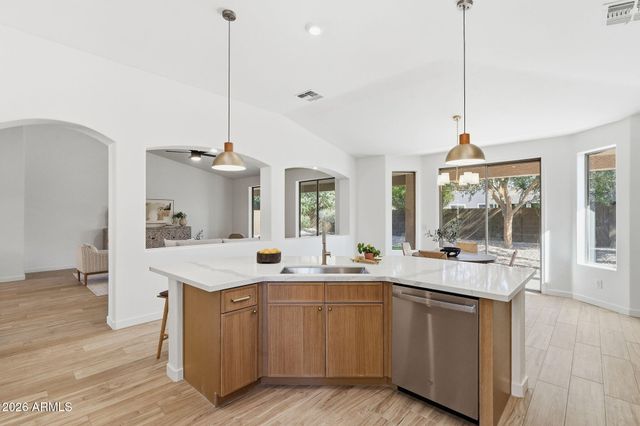 1689 E IRIS Drive, Chandler, AZ 85286