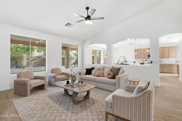 1689 E IRIS Drive, Chandler, AZ 85286
