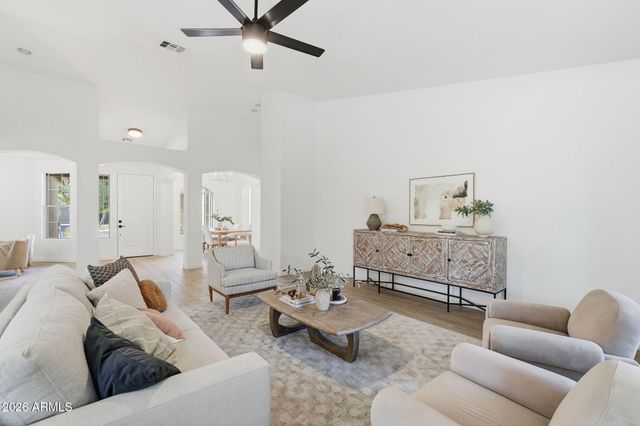 1689 E IRIS Drive, Chandler, AZ 85286