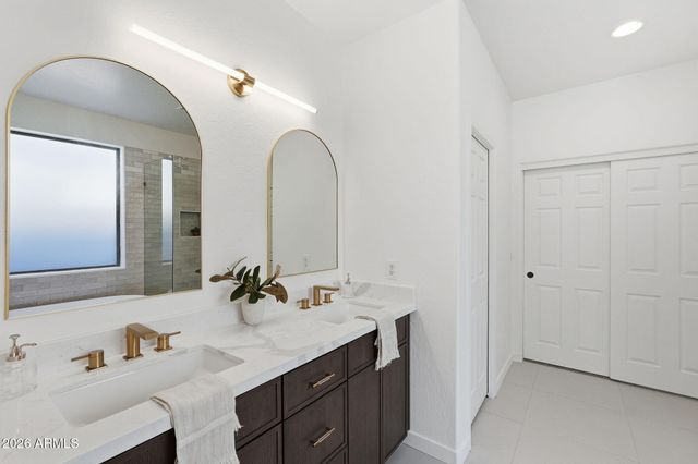 1689 E IRIS Drive, Chandler, AZ 85286