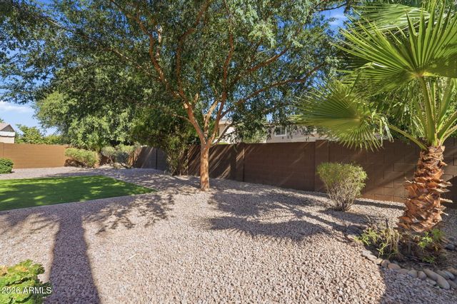 1689 E IRIS Drive, Chandler, AZ 85286