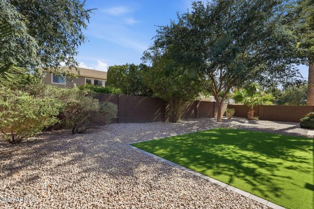 1689 E IRIS Drive, Chandler, AZ 85286