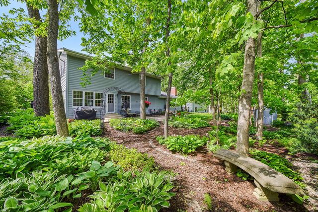 1025 Elizabeth Avenue, Naperville, IL 60540