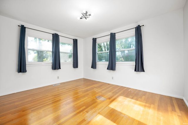 211 Woodland Drive, Hartford City, IN 47348