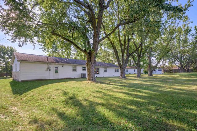 211 Woodland Drive, Hartford City, IN 47348