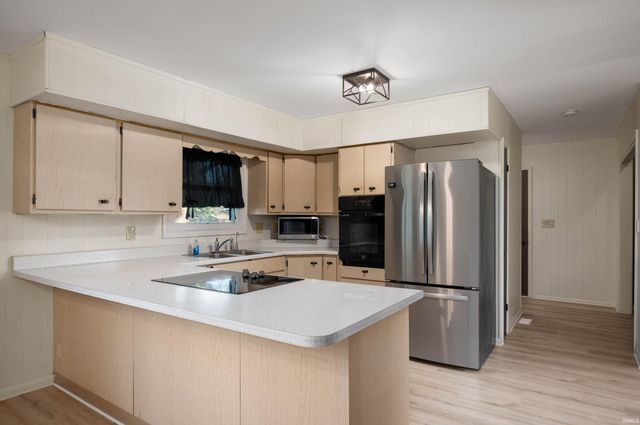 211 Woodland Drive, Hartford City, IN 47348