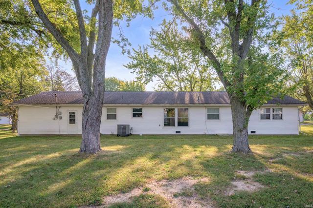 211 Woodland Drive, Hartford City, IN 47348