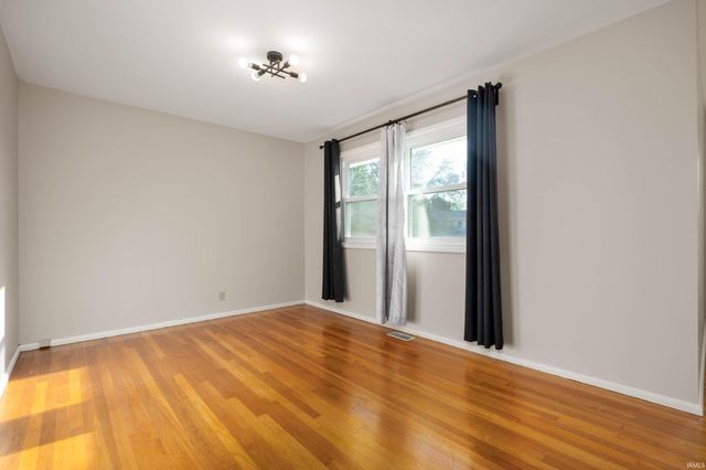 211 Woodland Drive, Hartford City, IN 47348