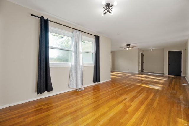 211 Woodland Drive, Hartford City, IN 47348