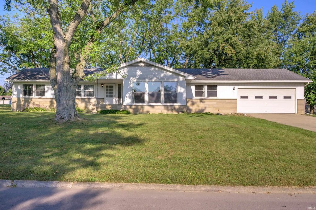 211 Woodland Drive, Hartford City, IN 47348