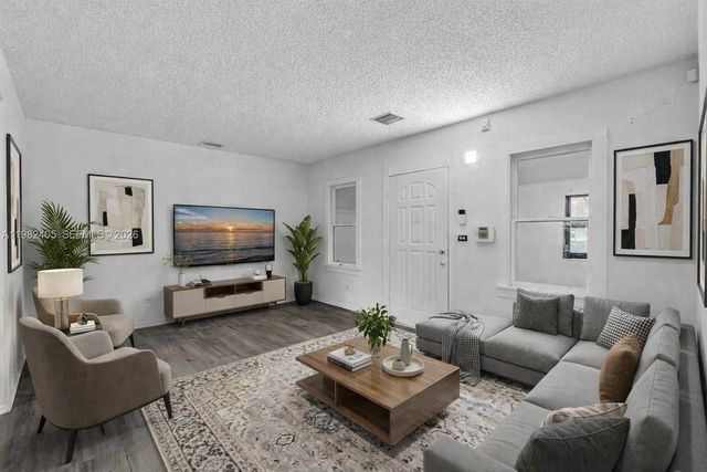 118 NW 44th St 2, Miami, FL 33127