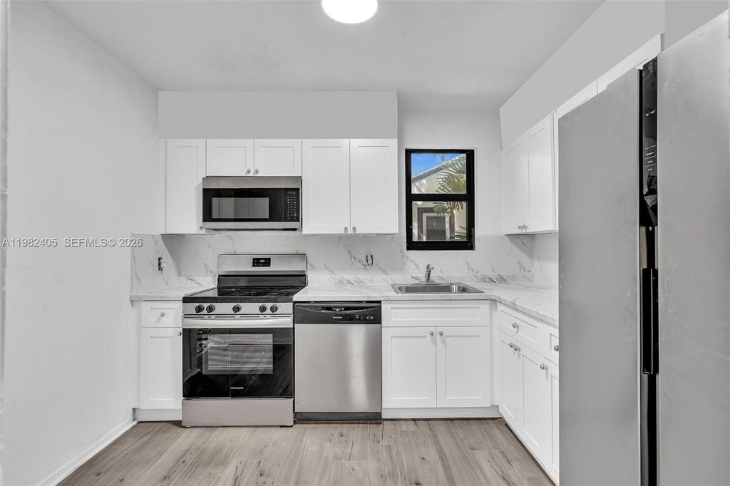 118 NW 44th St 2, Miami, FL 33127