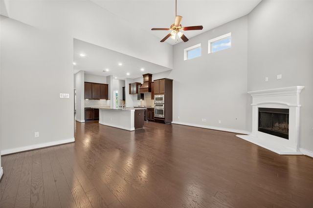 4926 Thunder Creek Ln, Sugar Land, TX 77479