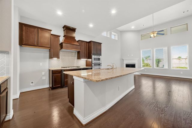 4926 Thunder Creek Ln, Sugar Land, TX 77479
