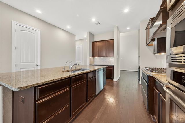 4926 Thunder Creek Ln, Sugar Land, TX 77479
