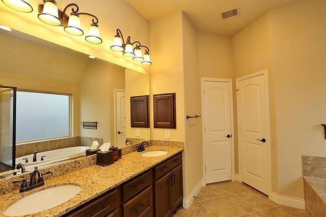 6707 Miller Shadow Lane, Sugar Land, TX 77479
