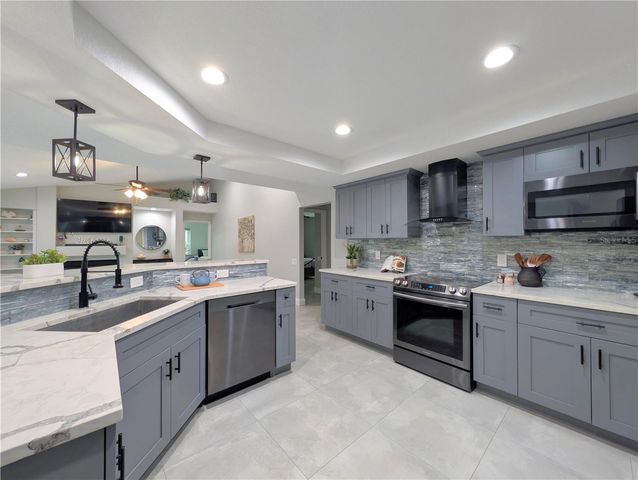 5101 E LONGBOAT BOULEVARD, Tampa, FL 33615