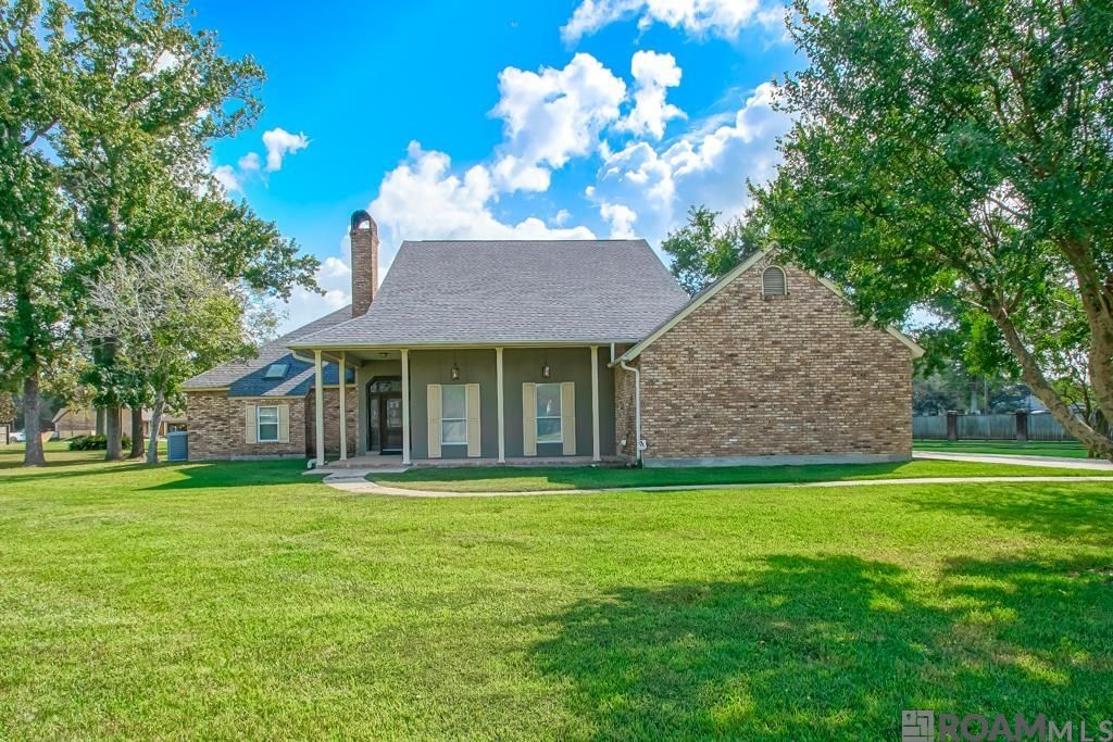 1930 S Houmas Ave, Gonzales, LA 70737