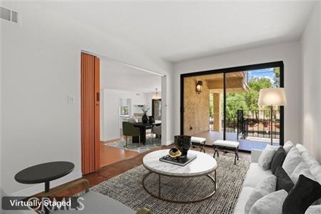 Image 2 of property listing at 2662 E 20th Street 306, Signal Hill, CA 90755