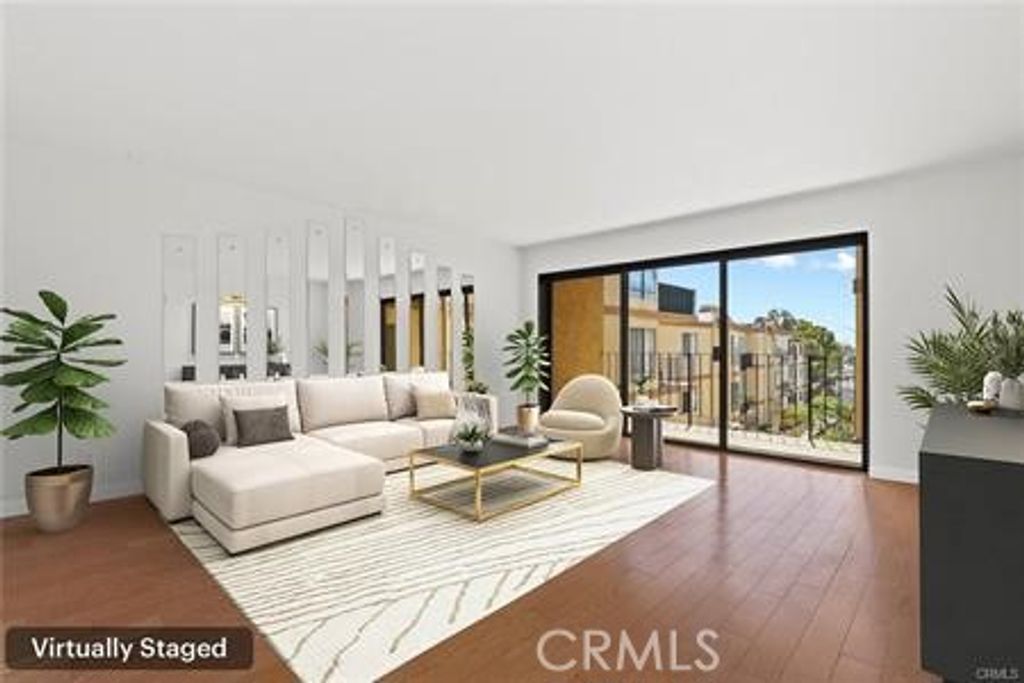 Image 3 of property listing at 2662 E 20th Street 306, Signal Hill, CA 90755