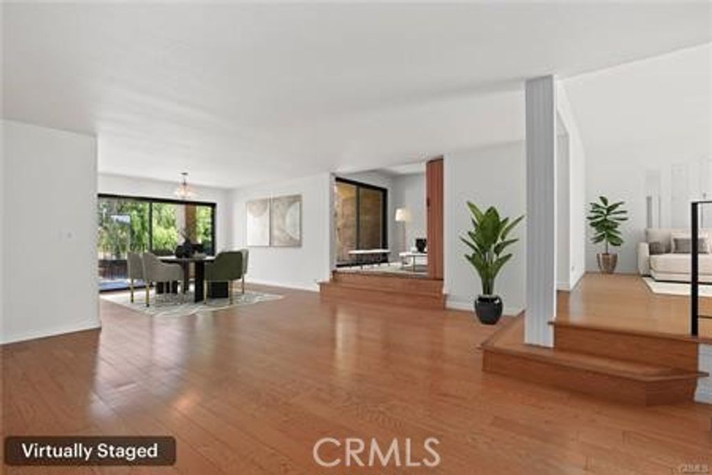 Image 4 of property listing at 2662 E 20th Street 306, Signal Hill, CA 90755