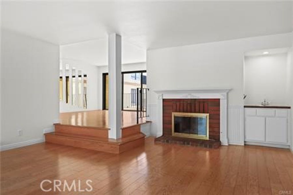 Image 7 of property listing at 2662 E 20th Street 306, Signal Hill, CA 90755