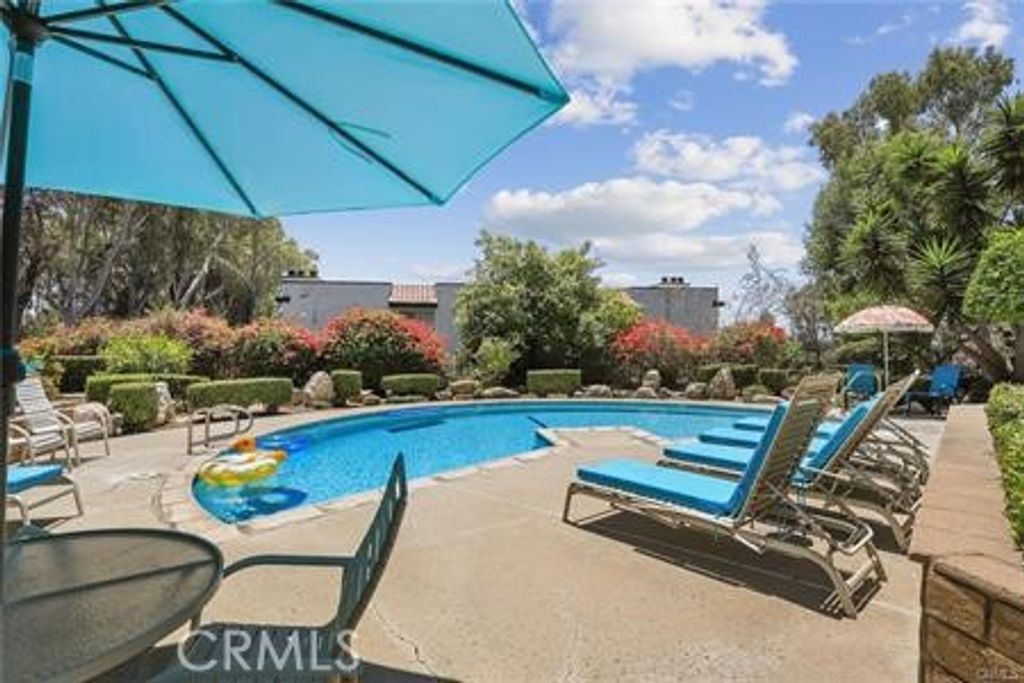 Image 9 of property listing at 2662 E 20th Street 306, Signal Hill, CA 90755