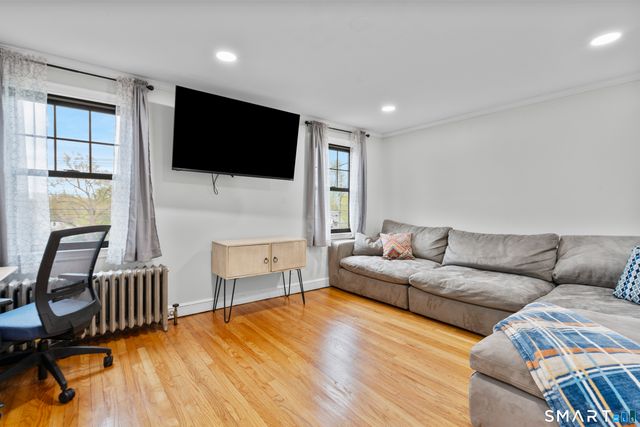 381 Quaker Lane South, West Hartford, CT 06119