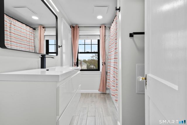 381 Quaker Lane South, West Hartford, CT 06119