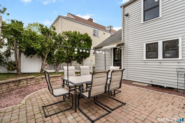 381 Quaker Lane South, West Hartford, CT 06119