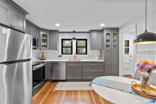 381 Quaker Lane South, West Hartford, CT 06119